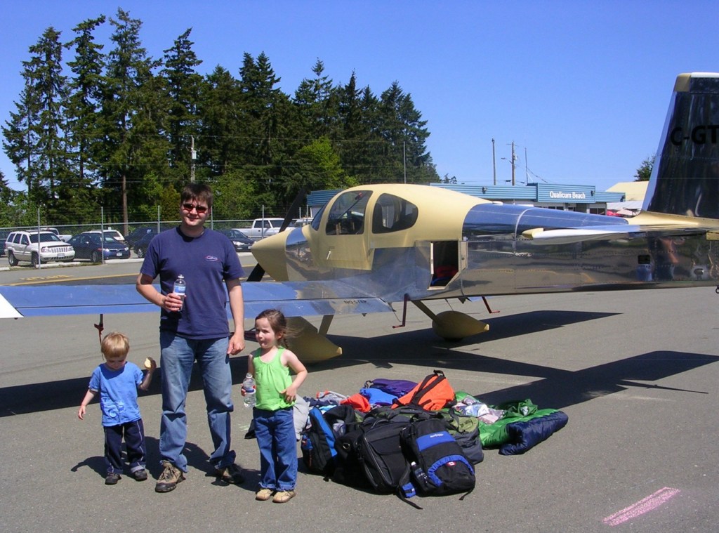 Photo: Pilot with kids & plane ©CRFCYYC