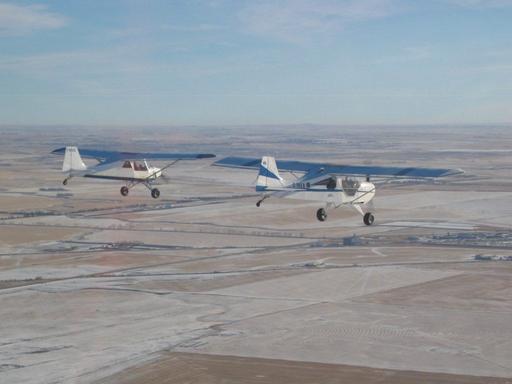 Photo: Airplanes flying side by side ©CRFCYYC