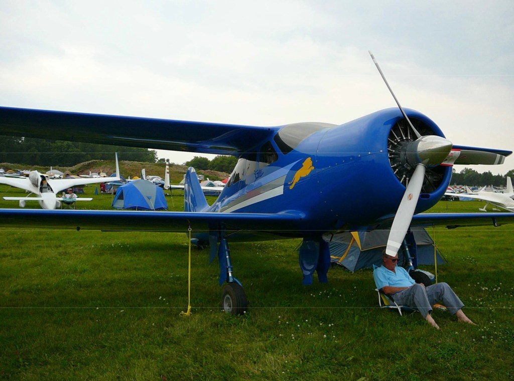 Photo: Parked blue airplane ©CRFCYYC