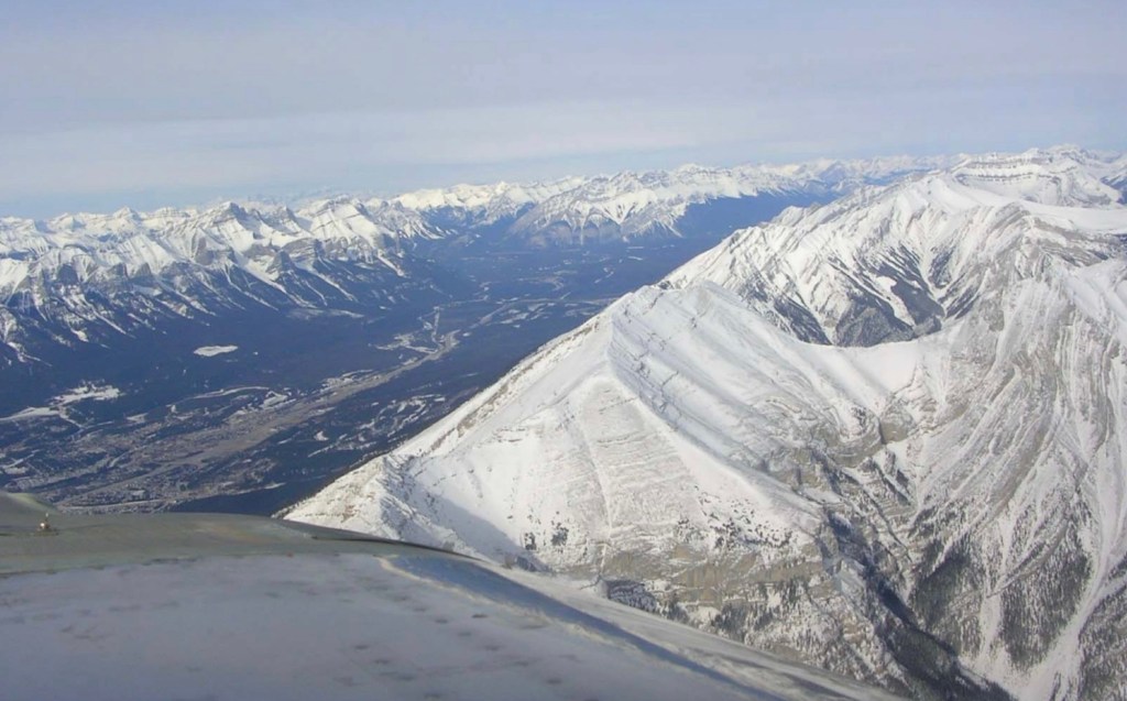 Photo: Mountain view from cockpit ©CRFCYYC